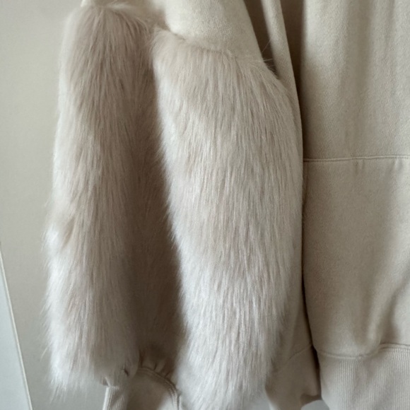 Women's Cream Hooded Sweater medium express one eleven faux fur cozy Christmas - Picture 8 of 10